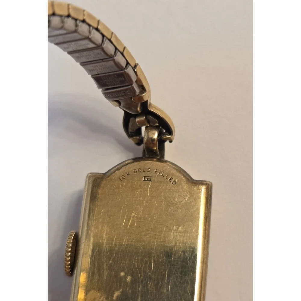 Vintage Women's Manual Elgin DeLuxe Wristwatch 10K Gold-filled Square Case 1940s